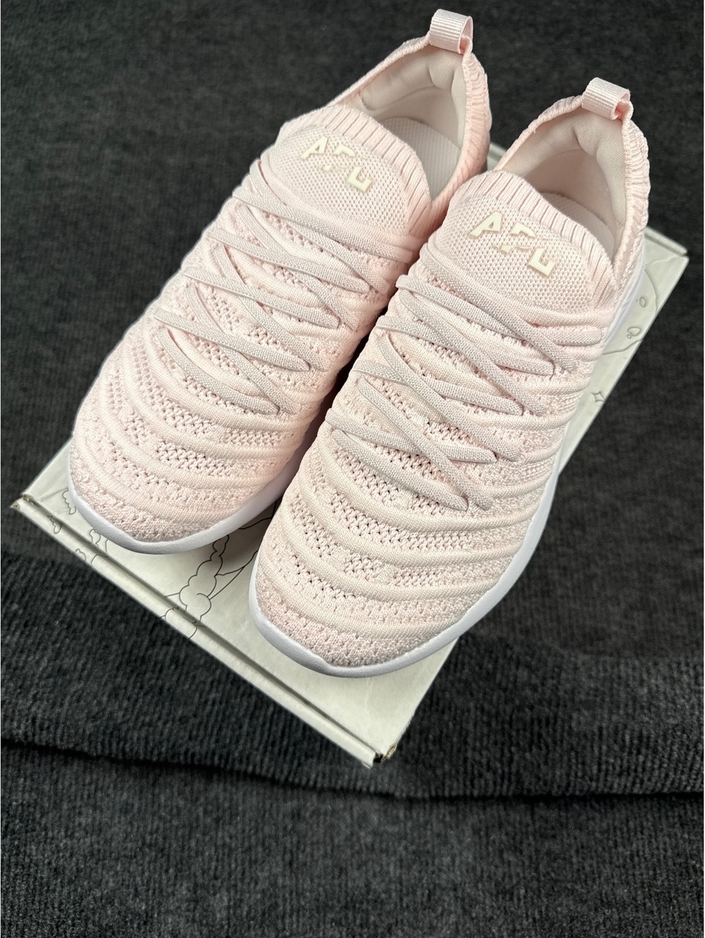 APL Techloom Wave Sneakers in Pink NIB Youth Size 4